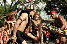 GriyaWisata.com - Perwakilan dari setidaknya 11 negara akan ikut memeriahkan festival budaya Erau yang berlangsung 15-22 Juni 2014 di Kabupaten Kutai Kertanegara, Kalimantan Timur.