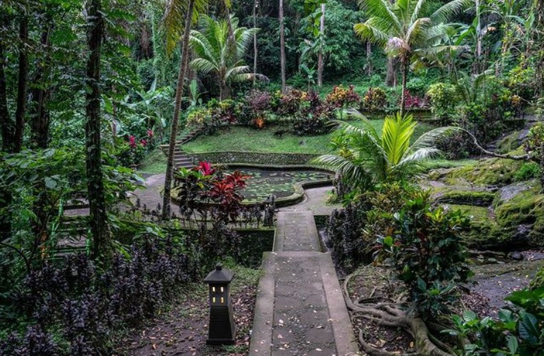 keindahan alam sekitar goa gajah