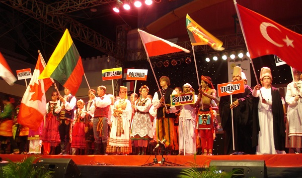 GriyaWisata.Com - Pemerintah Daerah Nangroe Aceh Darussalam (NAD) akan menggenjot wisata halal dengan gelar Aceh International Rapai Festival pada bulan September 2016, mendatang. 