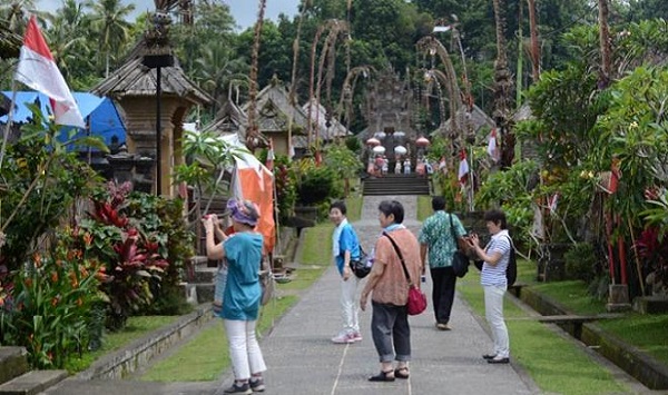 GriyaWisata.Com - Dalam meningkatkan pariwisata Indonesia, berbagai upaya dilakukan Kementerian Pariwisata (Kemenpar), termasuk promosi ke berbagai negara. Kini, Kemenpar incar 400.000 wisatawan asal Korea Selatan dengan mempromosikan Yogyakarta, Solo, Bandung, Lombok dan Manado di Jeongwol Daeboreu..