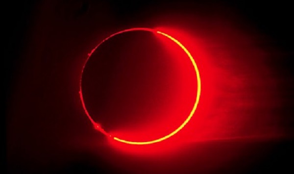 GriyaWisata.Com - Fenomena Gerhana Matahari Total (GMT), fenomena alam yang sangat langka terjadi, akan melintasi sebagian wilayah Indonesia. Peristiwa GMT ini membawa keutungan bagi pelaku wisata dan daerah yang dilintasi.