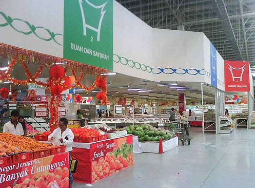 GriyaWisata.com - Pusat perbelanjaan asal Korea Selatan, Lotte Shopping Avenue (LoVe) menyerahkan 300 lampu sel surya kepada Pelaksana tugas (Plt.) Walikota Jakarta Selatan, Syamsudin Noor sebagai bentuk tanggung jawab sosial perusahaan (Corporate Social Responsibility).